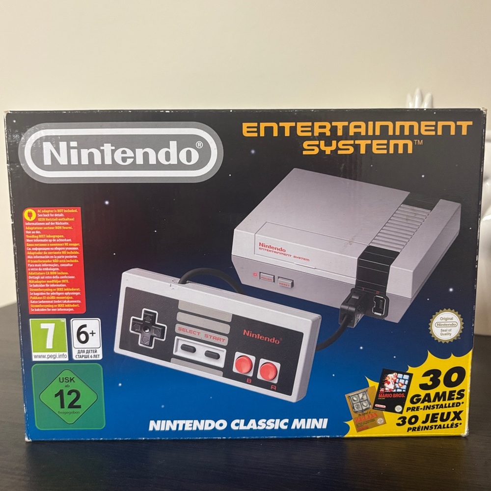 Nintendo Classic Mini Console - Black and Gray